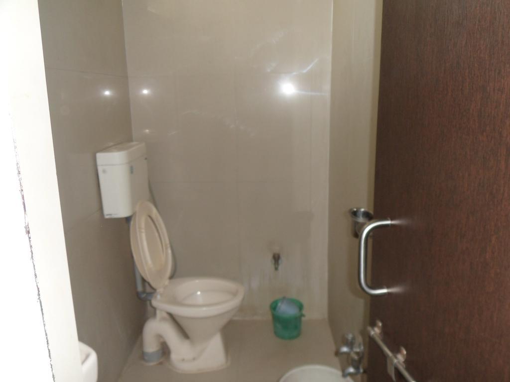 Hotel Atithi Ахмедабад Стая снимка